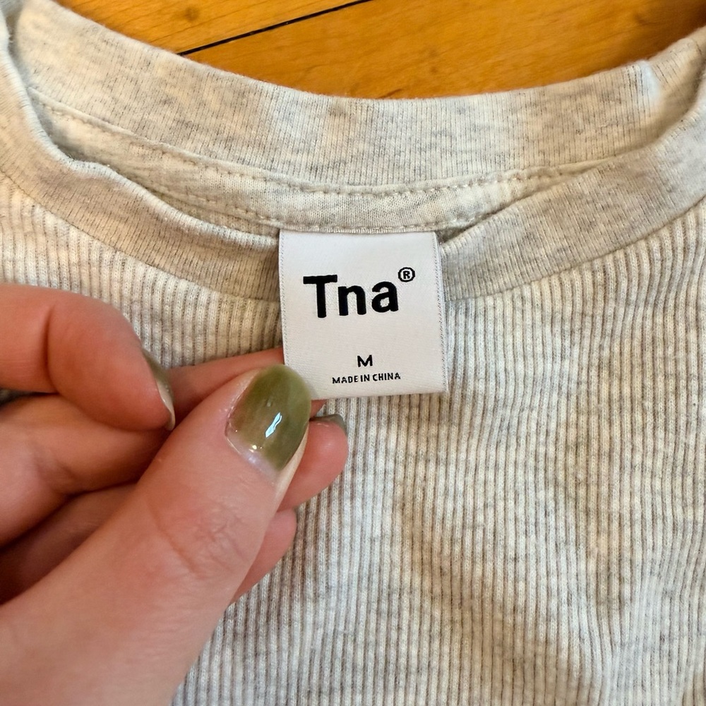 TNA Light Gray Ribbed Cropped Tee - Picture 2 of 3